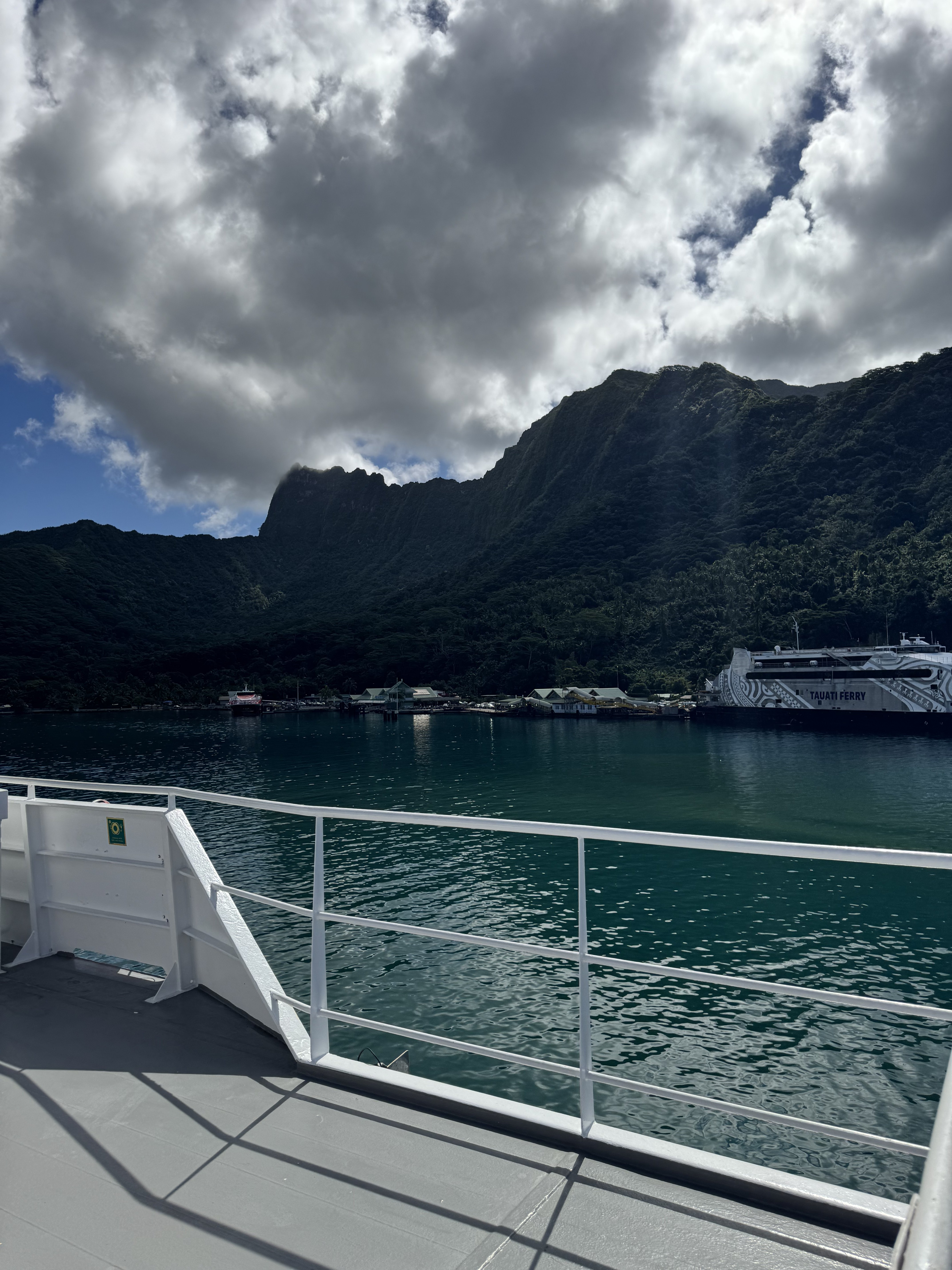 Lari ensinando o Sistema GPS para alunos